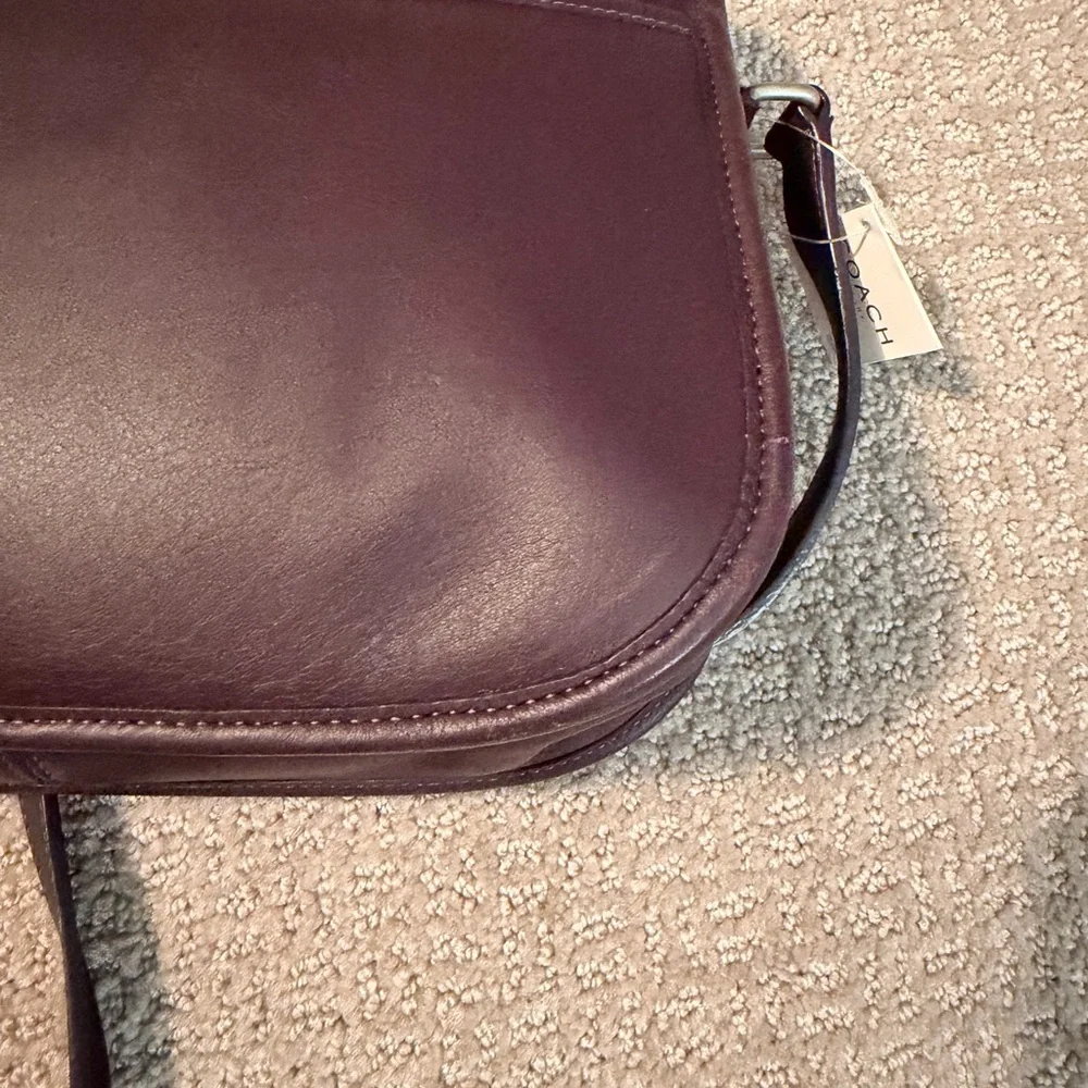 Vintage eggplant coach city bag Classic Leather Crossbody Bag in aubergine - Picture 14 of 15